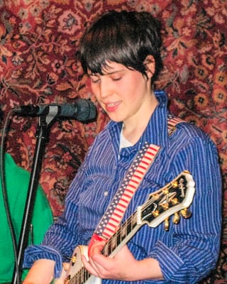 Geneviève Castrée performing as Woelv in Denver in 2006