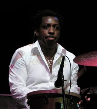 Steve Jordan playing drums with the John Mayer Trio in 2006